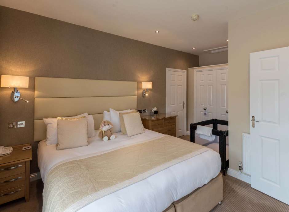 Victoria Hotel Poolside Suite Accommodation Bedroom with Cot