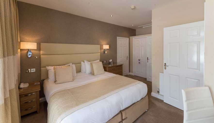 Victoria Hotel Poolside Suite Accommodation Bedroom