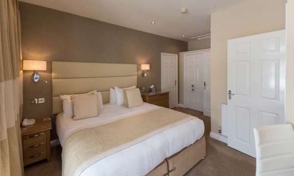 Victoria Hotel Poolside Suite Accommodation Bedroom