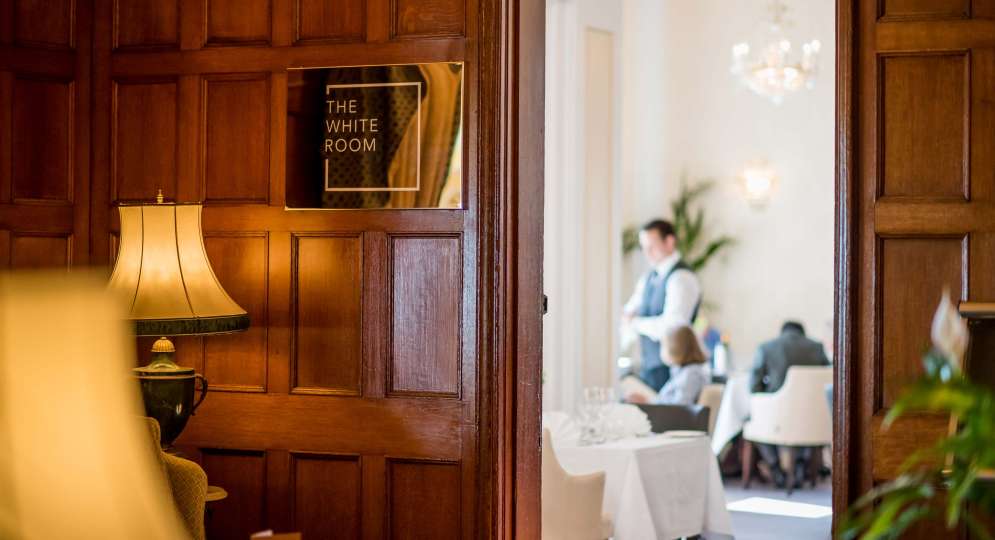 Victoria Hotel White Room Dining Area Entrance